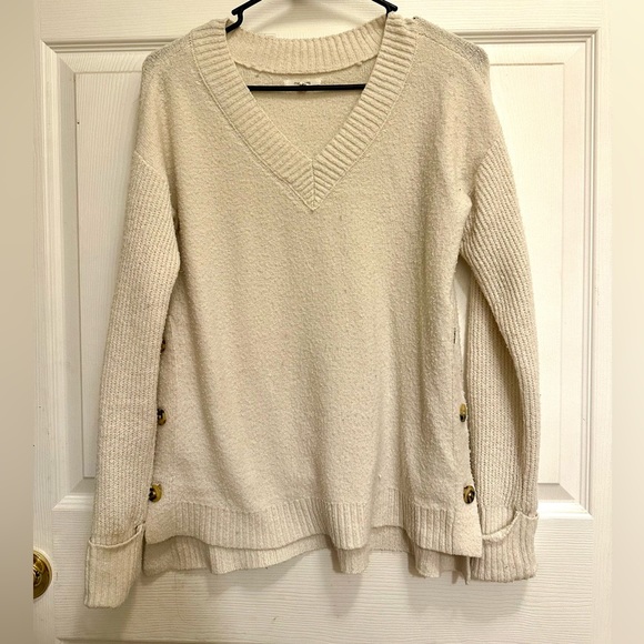 White sweater with side buttons - Picture 1 of 1